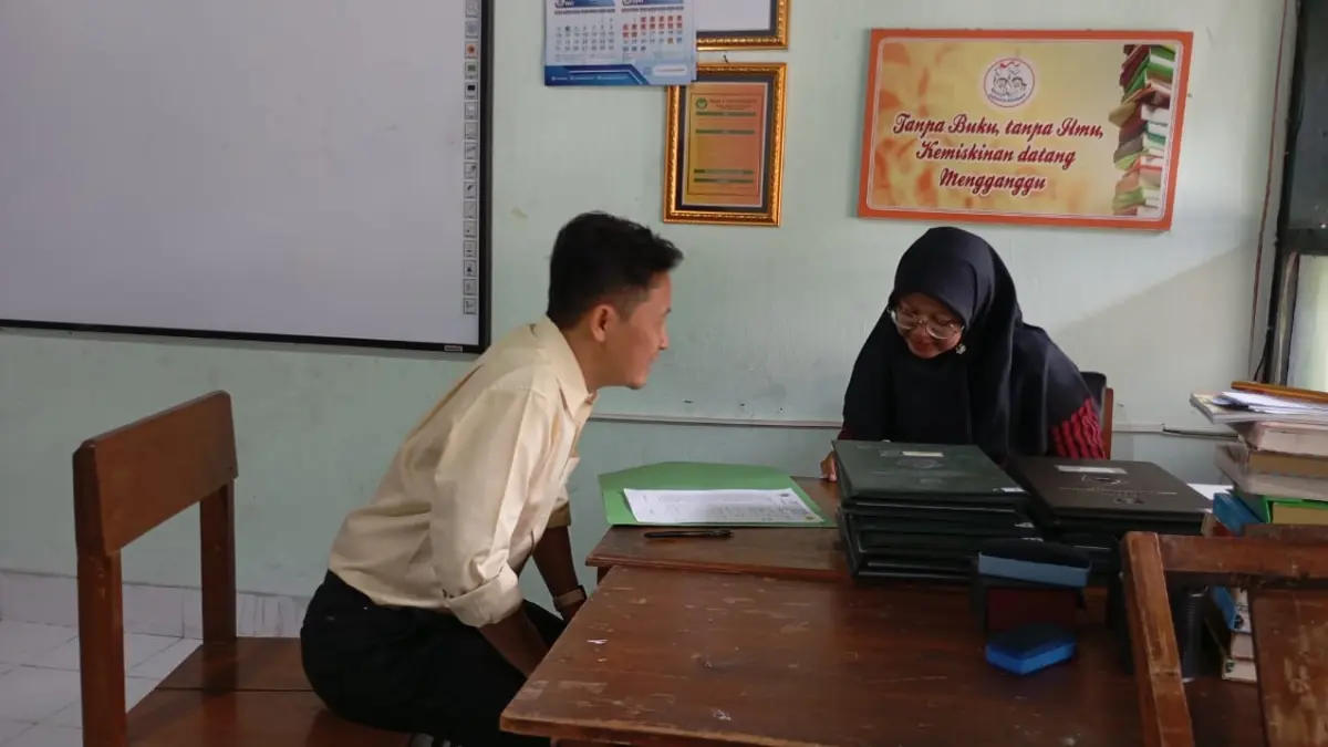 Para Ayah Duduk di Kursi Anaknya Saat Ambil Rapor di MAN 1 Yogyakarta, Ada Bangga hingga Haru Campur Kesusu