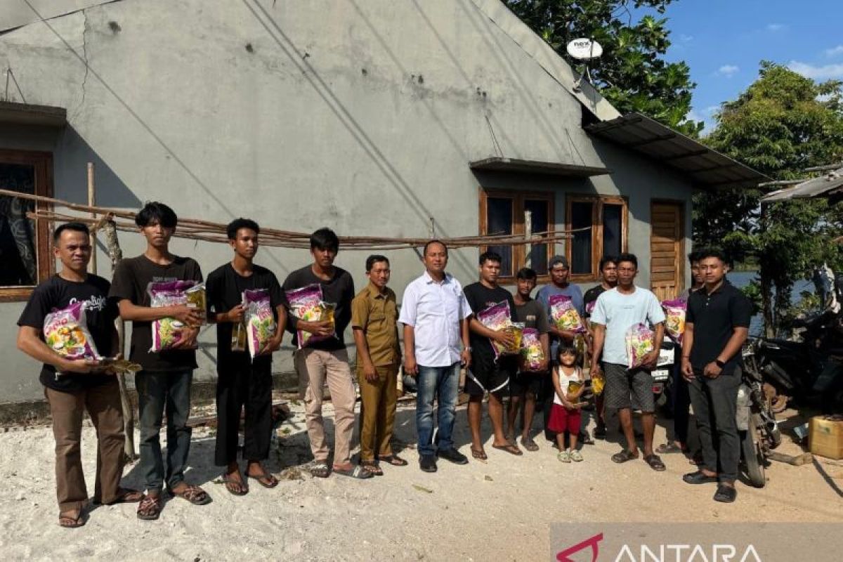 Polres Belitung Salurkan Bantuan Sosial ke Warga Dua Desa di Tanjungpandan dalam Rangka HUT ke-81 RI