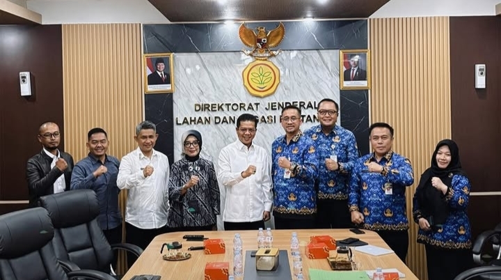 Bupati Bandung Jemput Langsung ke Kementan, Minta Solusi Kekeringan di Lahan Sawah