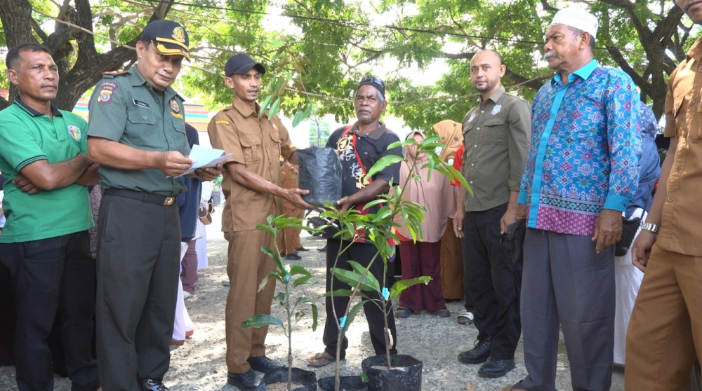 Aceh Salurkan 3.000 Bibit Buah Unggul ke Aceh Besar, Banda Aceh, dan Sabang untuk Perkuat Ketahanan Pangan