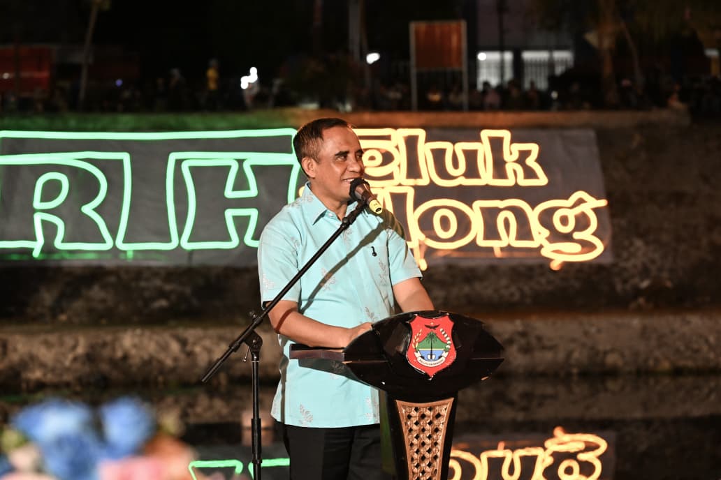 Gubernur Sulteng Anwar Hafid Takjub dengan Drone Show Spektakuler di HUT Ke-66 Kabupaten Banggai, Ribuan Warga Padati Teluk Lalong