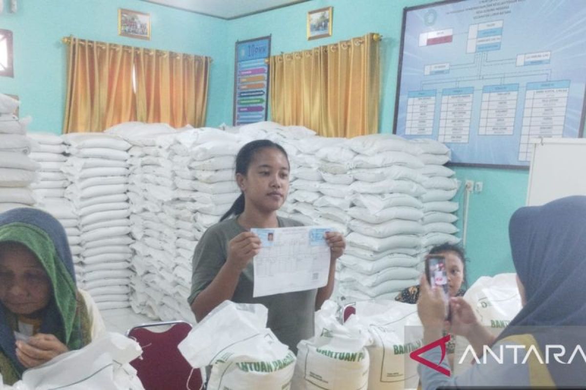 Bantuan Pangan 4.860 Ton Beras Bulog Mulai Disalurkan ke 162.016 Warga di OKU Raya