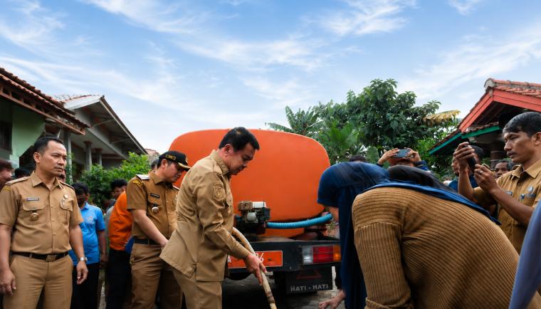 Gubernur Banten Andra Soni dan Bupati Tangerang Maesyal Rasyid Salurkan Air Bersih ke 2 Desa di Tigaraksa, Siapkan Sumur Bor Jangka Panjang