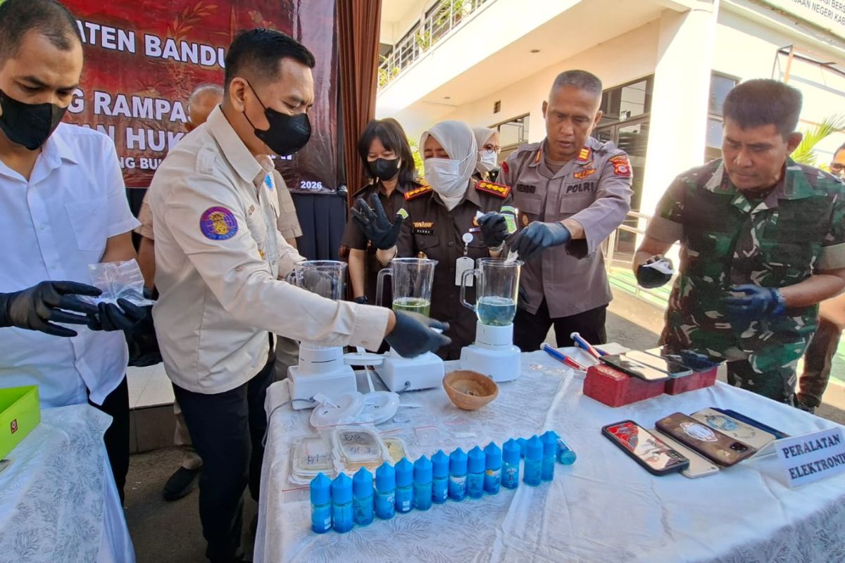 Kejari Kabupaten Bandung Musnahkan 228 Gram Sabu dan 828.489 Batang Rokok Ilegal, Barang Bukti 260 Perkara
