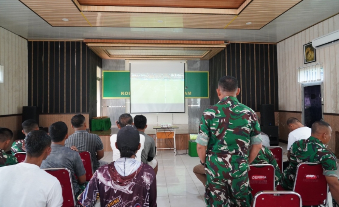 Nobar Piala Dunia 2026 di Makorem 043/Gatam Metro, Brigjen Sumarlin: Sepak Bola Sarana Pemersatu TNI dan Warga