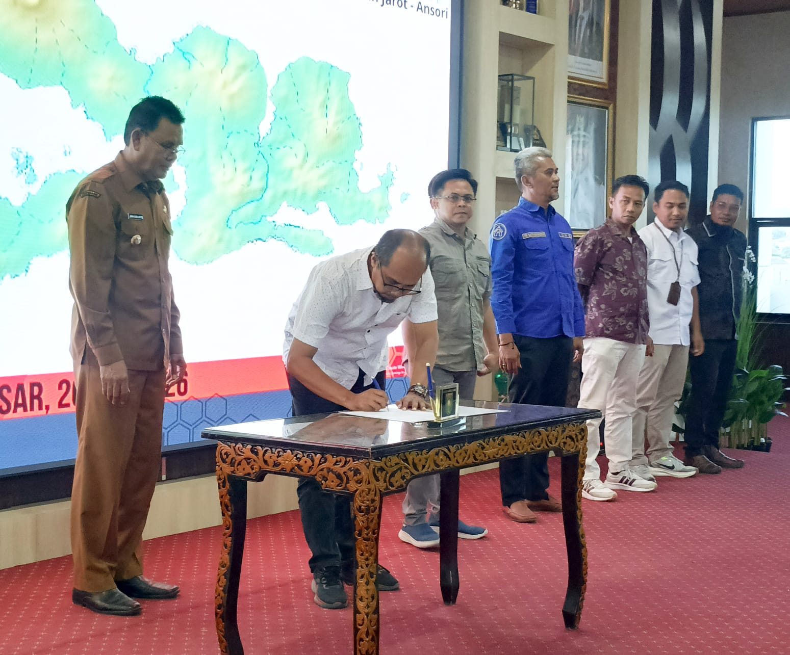 Bupati Sumbawa Luncurkan Kartu Sumbawa Pintar untuk 459 Mahasiswa, AKOM  Jadi Salah Satu Penerima Beasiswa