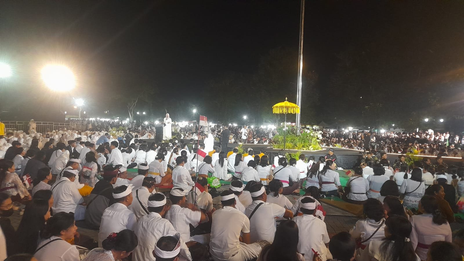 Doa Kebangsaan Lintas Agama di Mataram: Puluhan Ribu Warga NTB dari Lombok hingga Sumbawa Padati Lapangan Sangkareang
