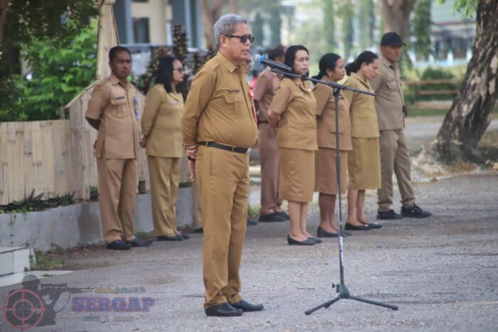 Sekda Sumba Tengah Larang ASN Main Medsos Saat Jam Kerja, Perintahkan Bersihkan Kantor Sambut HUT RI ke-81