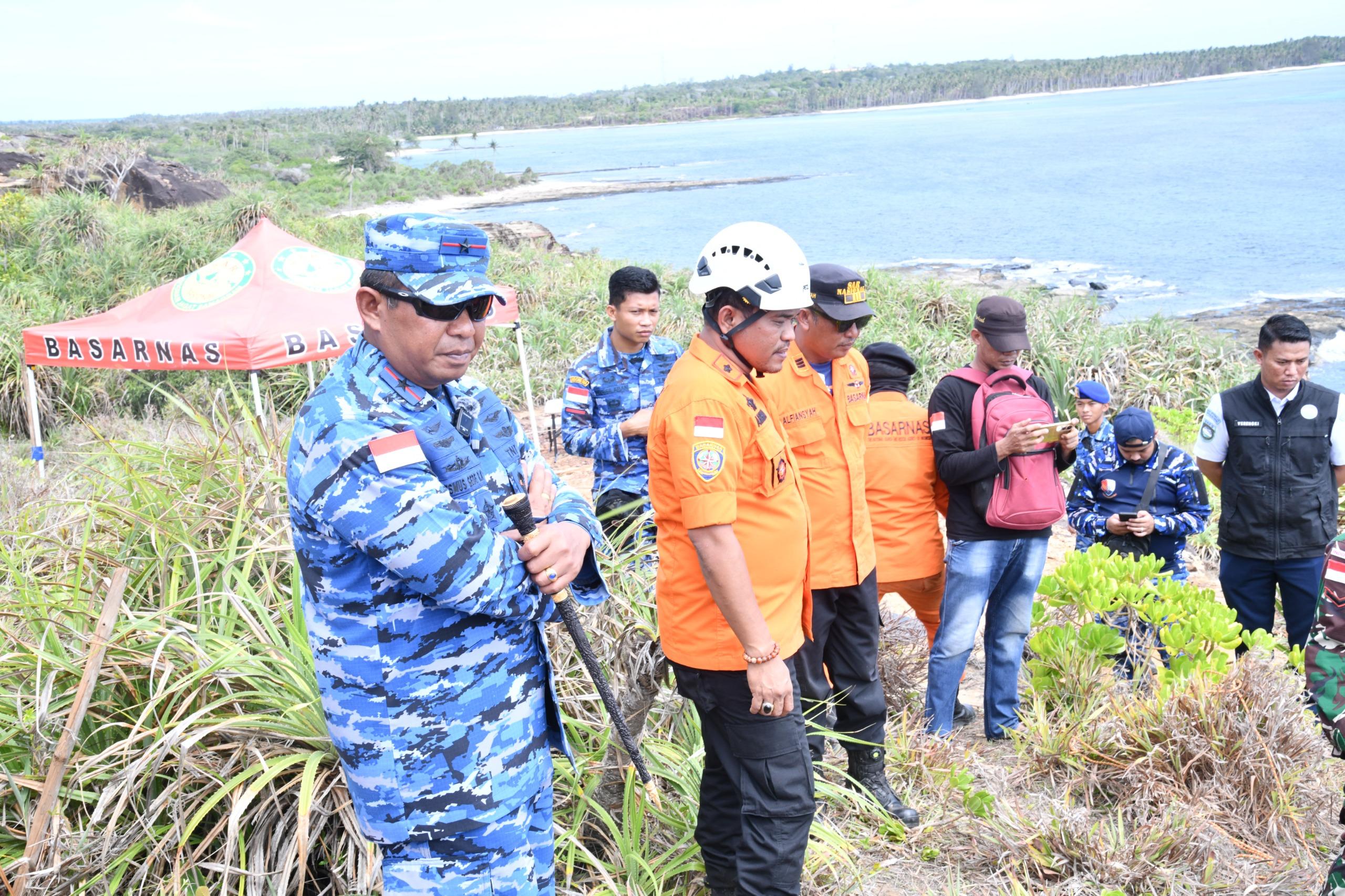 TNI AU, Basarnas, dan BMKG Kibarkan Garuda Pancasila Raksasa di Geosite Tanjung Datuk Natuna