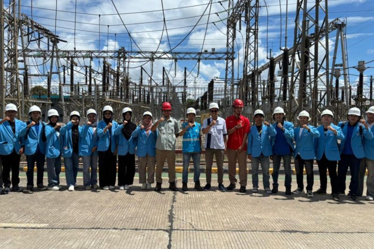 PLN ULTG Bangka Edukasi 25 Mahasiswa UBB di Gardu Induk Air Anyir, Ajarkan Bahaya Layang-Layang di Dekat SUTT
