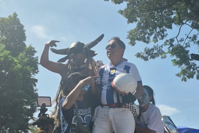 Gubernur Dedi Mulyadi Tegaskan Persib Bandung Klub Profesional Tanpa Intervensi Pemerintah, Siapkan Bonus Juara
