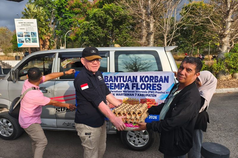PWI NTT Salurkan Bantuan untuk 24 Wartawan Terdampak Gempa Flores, Bantuan Datang dari PWI Jatim dan DKI