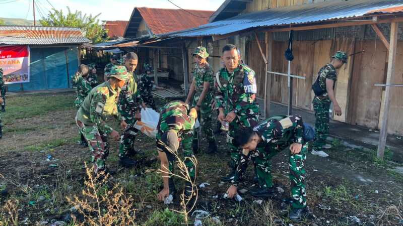 Peringati Hari Bakti ke-69 Kodam IX/Udayana, Kodim 1601/Sumba Timur Bersihkan Pasar Inpres Km 4 Waingapu