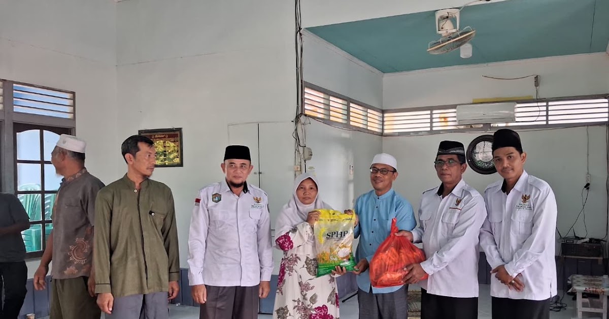 BAZNAS Sekadau Salurkan 20 Paket Sembako dan Bantuan Modal UMKM untuk Penyandang Disabilitas di Desa Mungguk