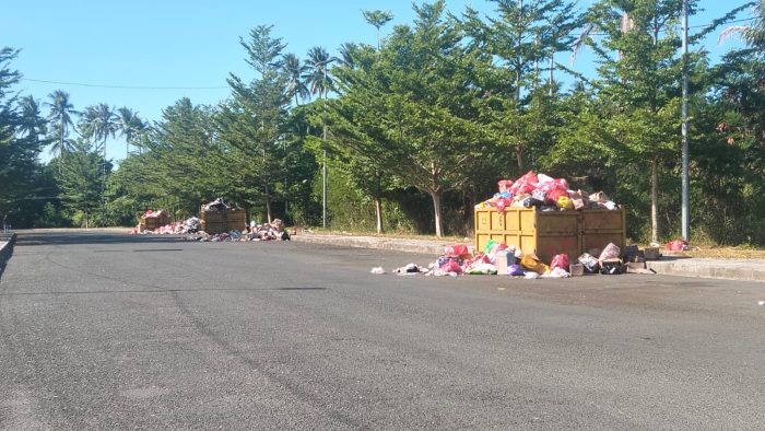 Tumpukan Sampah Meluber di Kawasan CBD Morotai Usai POPDA, Warga Keluhkan Bau Menyengat dan Gangguan Aktivitas