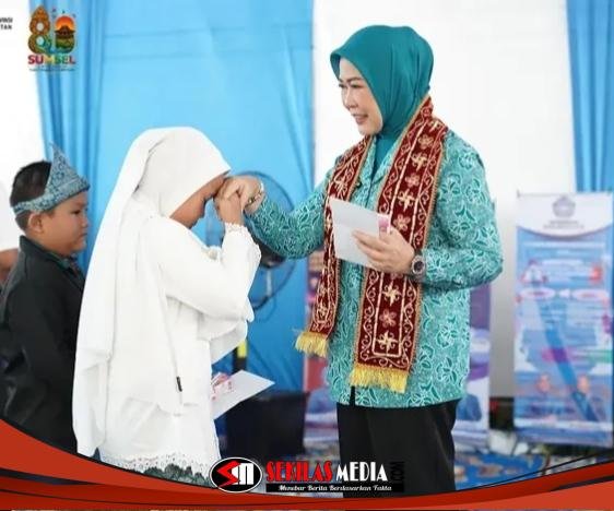 Ketua PKK Sumsel Feby Deru Tinjau Program Belajar Mengaji Bapak-Bapak hingga Promosi Wastra di OKU Timur