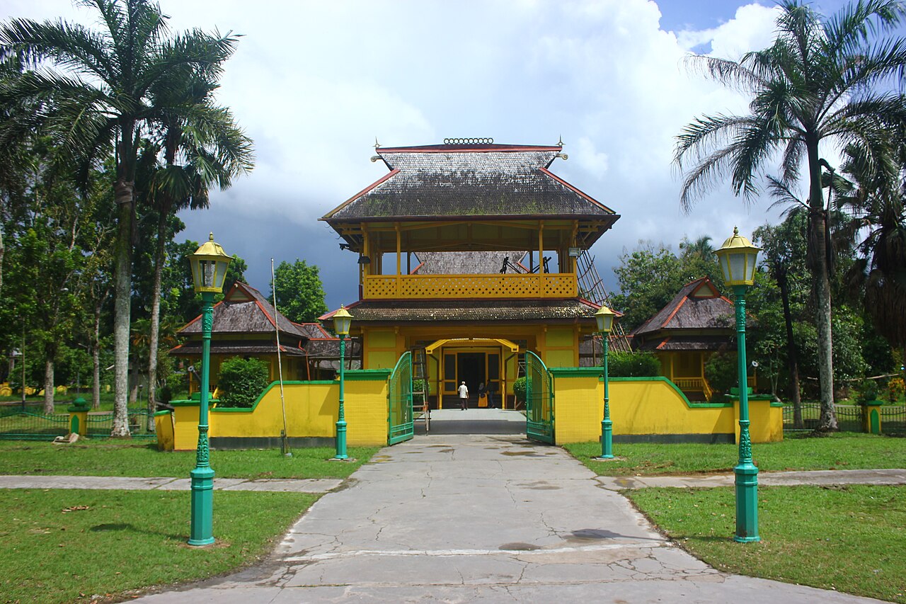 4 Tempat Wisata di Sambas yang Wajib Dikunjungi, dari Pantai Temajuk hingga Istana Kesultanan
