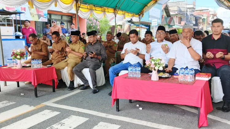 Wali Kota Serahkan Bantuan 45 Ekor Hewan Kurban untuk Masjid Al Hurriyah dan Warga Kurang Mampu di Kota