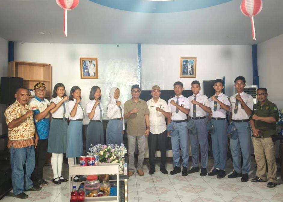 Wakil Bupati Halmahera Barat Lepas 8 Calon Paskibraka ke Seleksi Provinsi dan Nasional, Bekali Uang Saku Pribadi