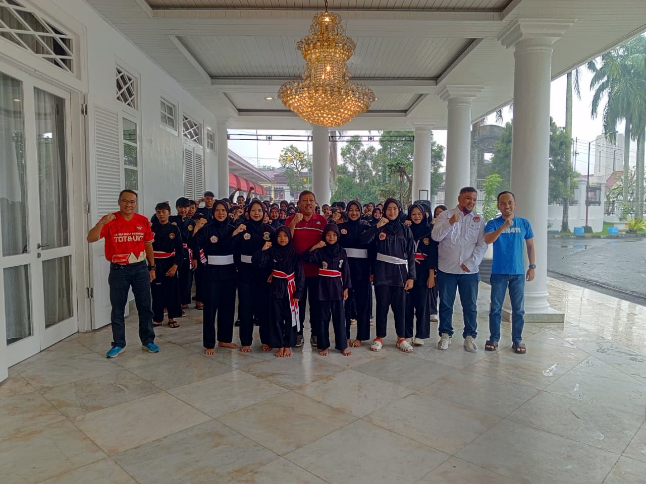 80 Pesilat Muda Pangkalpinang Diberangkatkan ke Kejurda di Mentok, Wali Kota Saparudin Pimpin Langsung Pelepasan