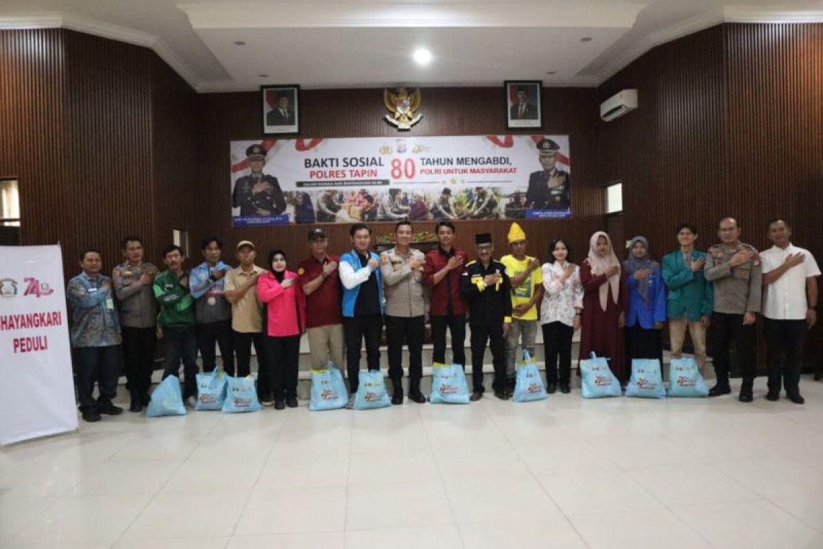 Polres Tapin Salurkan 1.000 Paket Sembako untuk Pengemudi Ojek hingga Wartawan, Bentuk Kepedulian HUT Bhayangkara ke-80