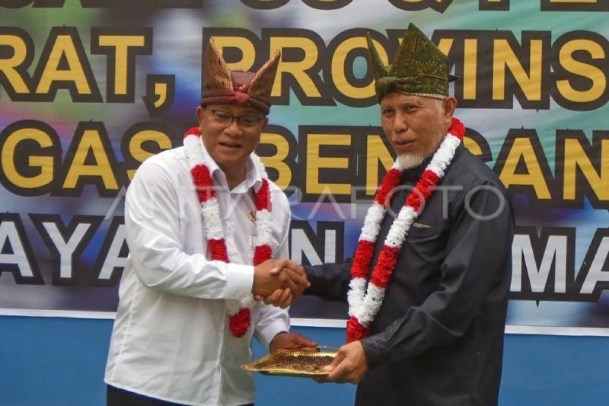 Menteri Lingkungan Hidup Tinjau Poltekpel Sumbar, Serahkan Bibit Pohon dan Bahas Sampah TPA di Padang Pariaman