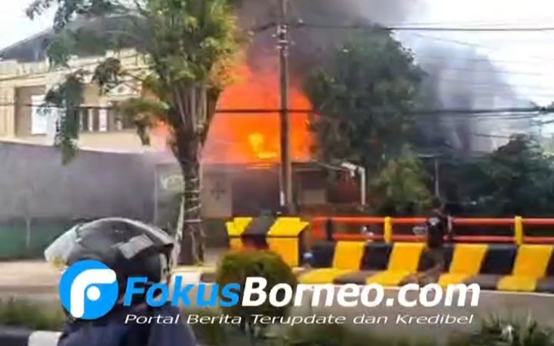 Warung Mie Ayam dan Bakso ABC di Jalan Mulawarman Tarakan Hangus Terbakar, Api Melahap Bangunan Semi Permanen dalam 30 Menit