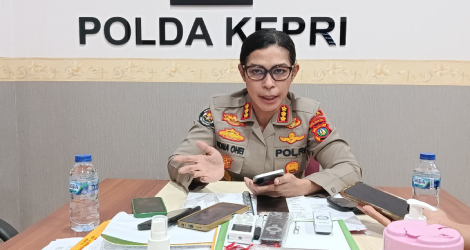 Anggota Polresta Barelang Briptu JO Ditangkap di Pelabuhan Karimun Bawa 50 Vape Liquid Etomidate dari Malaysia