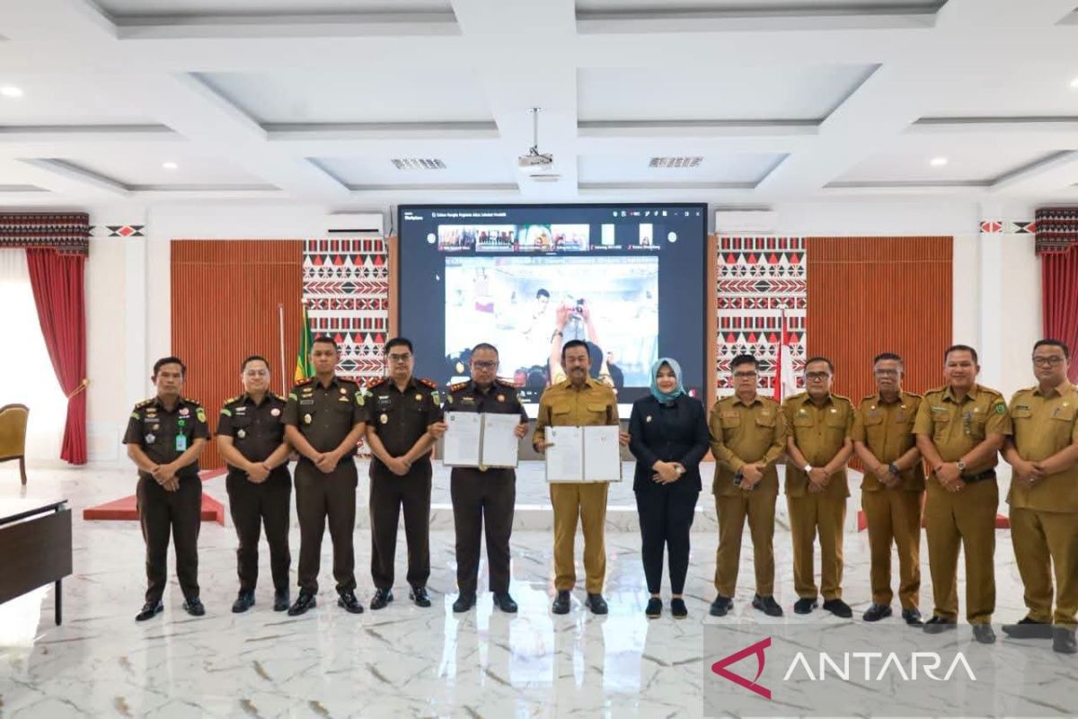 Kejari dan Pemkab Madina Teken Kerja Sama Jaksa Sahabat Pendidik, Guru Dapat Ruang Konsultasi Hukum