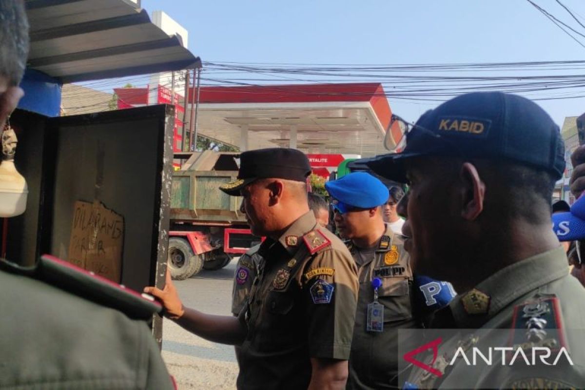 Pemkot Kendari Tertibkan 800 Pedagang BBM Eceran dan Pertamini, Antrean SPBU Jadi Pemicu