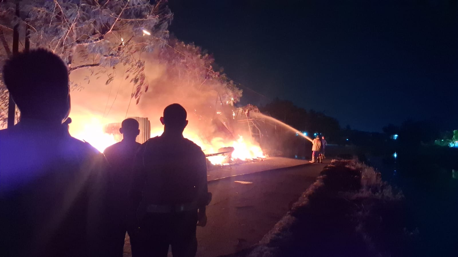 Kebakaran Hanguskan Lapak Rongsokan di Ciruas Serang, Kerugian Capai Rp 30 Juta
