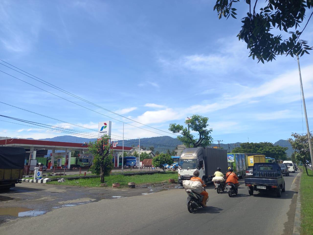 Sopir Truk di Padang Antre Biosolar hingga Bermalam di SPBU, Distribusi Subsidi Tersendat