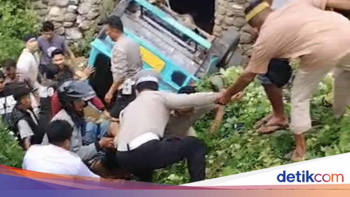 Mobil Pete-pete Angkut Siswa SMP di Soppeng Terjun ke Parit, 5 Orang Alami Luka-luka