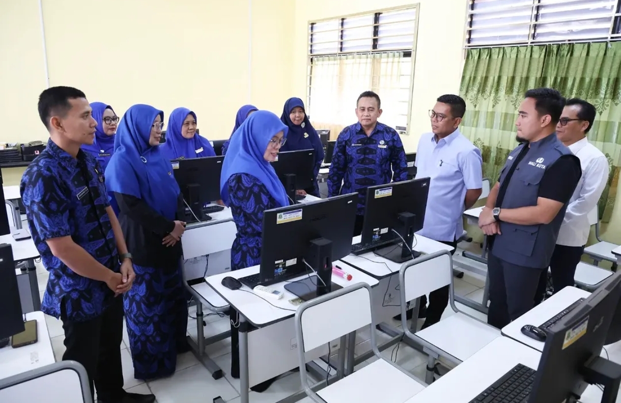 Gubernur Banten Andra Soni Tinjau Langsung SPMB di Cilegon, Akui Ada Kendala Teknis tapi Pastikan Semua Teratasi