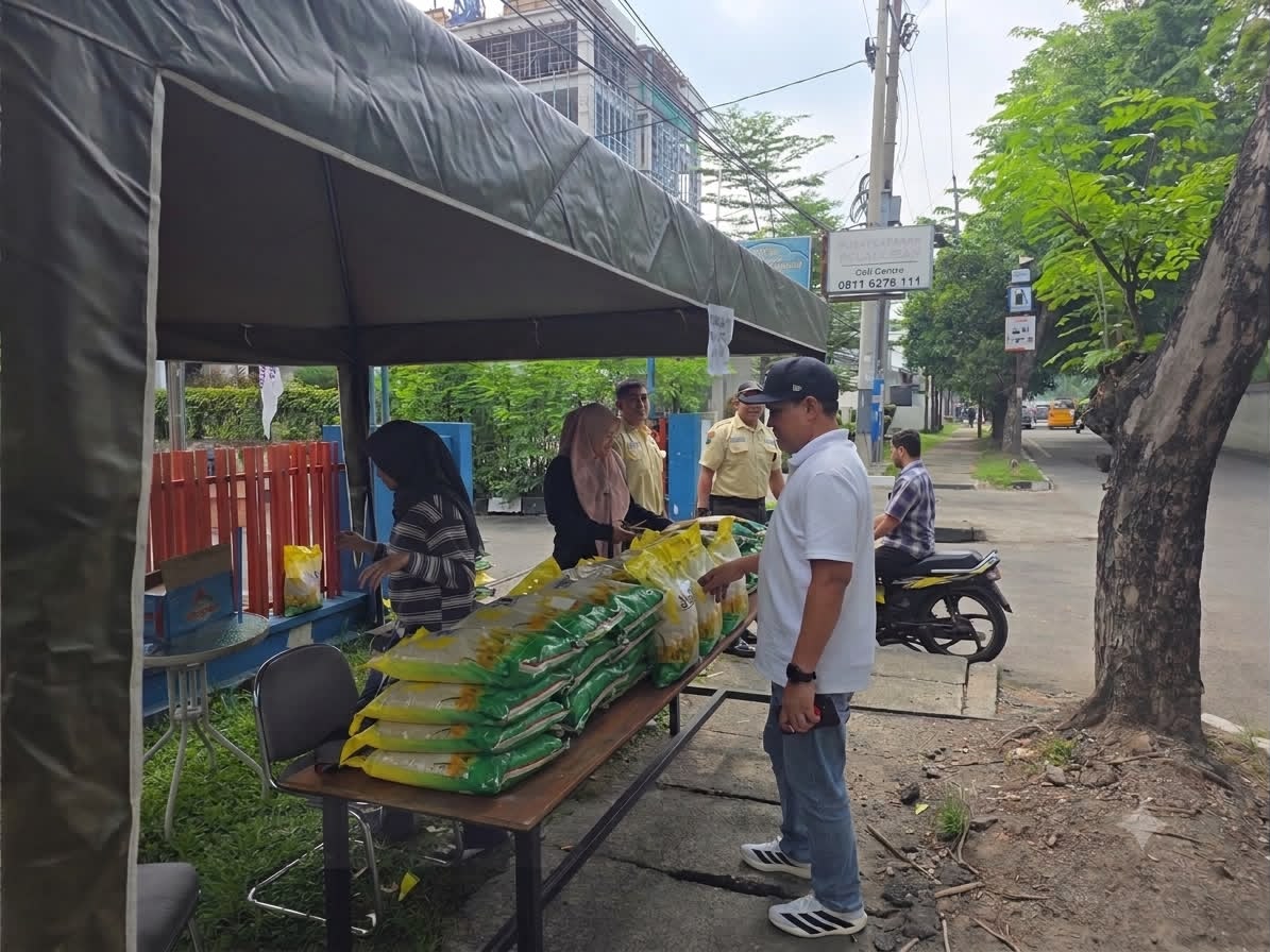 Bulog Sumut Buka Penjualan Beras SPHP Langsung di Depan Gudang, Stok Aman hingga Akhir Tahun