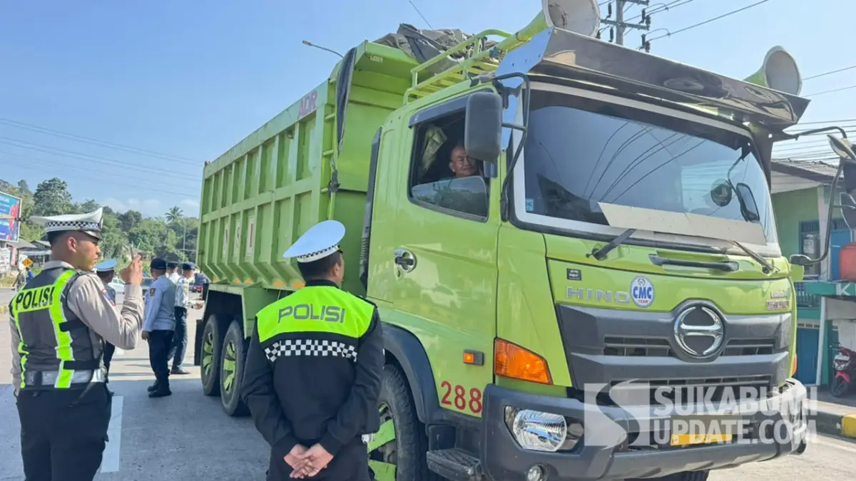 Polres Sukabumi Gelar Ramp Check 50 Kendaraan Angkutan di Exit Tol Parungkuda, 6 Pelanggaran Terjaring Termasuk Pajak Mati dan KIR Tak Lengkap