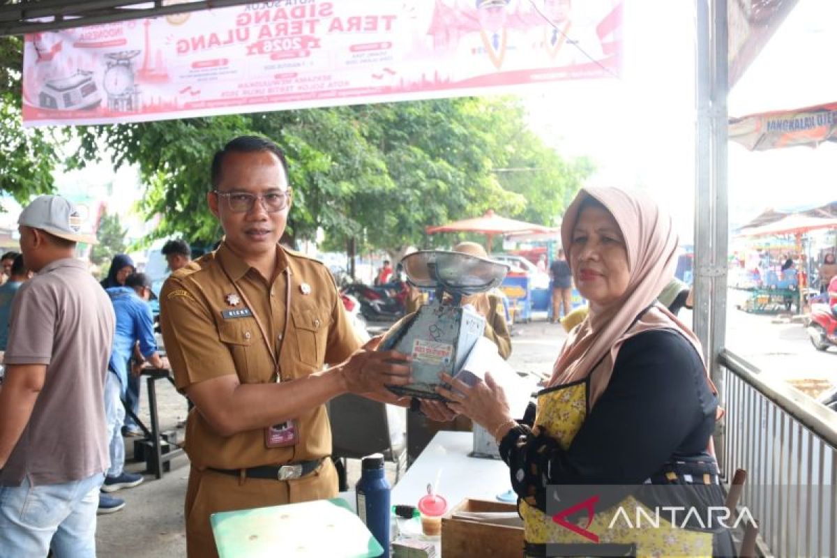 Pemkot Solok Terbitkan Cap Tanda Tera Resmi untuk Ratusan Timbangan Pedagang di Pasar Raya dan Pasar Pagi