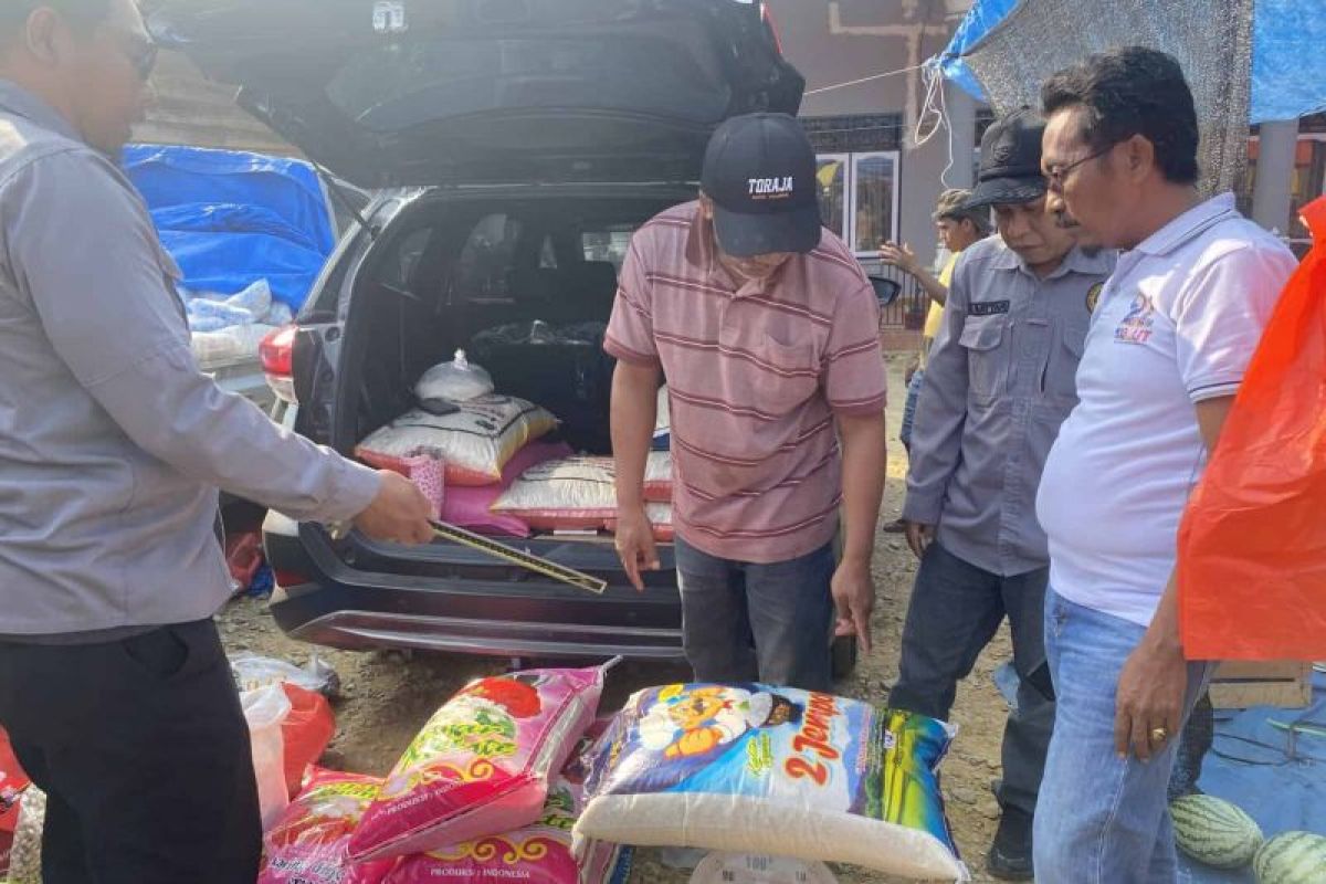 Pemkab Kolaka Utara Sidak Pasar Sarambu, Temukan Beras Kemasan 25 Kg Isinya Cuma 23,5 Kg