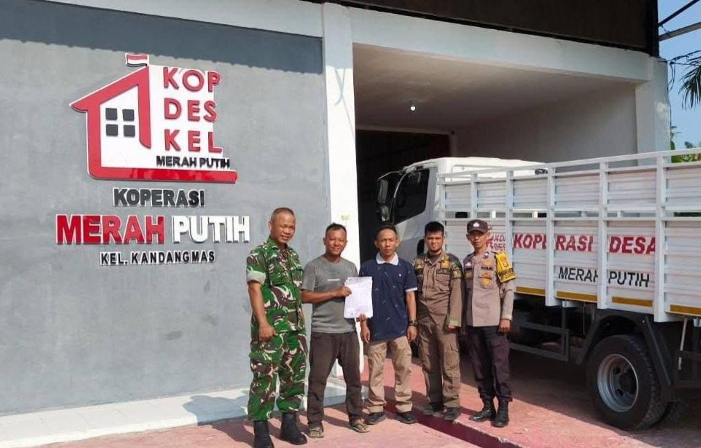 Pemkot Bengkulu Serahkan Satu Unit Truk ke Koperasi Merah Putih Kandang Mas untuk Perkuat Distribusi Logistik