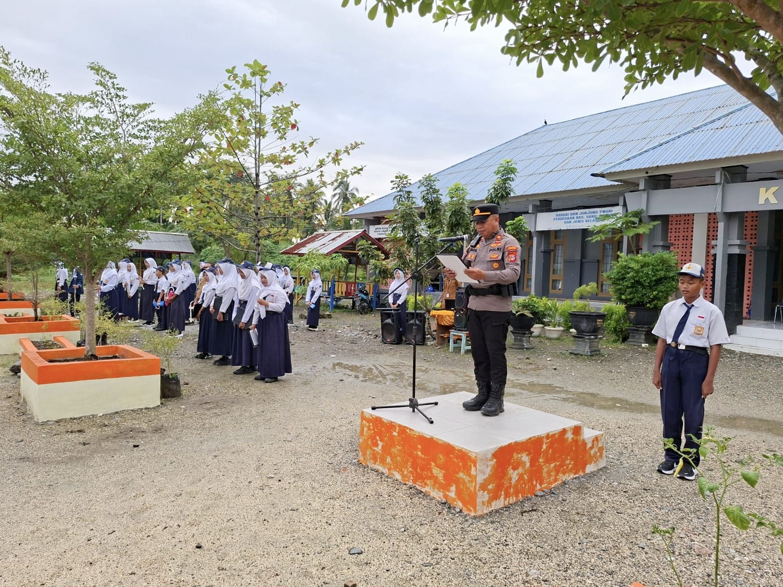 Polres Morowali Sweeping Tas Siswa SMPN 1 Bungku, Cegah Bawa Sajam dan Narkoba ke Sekolah