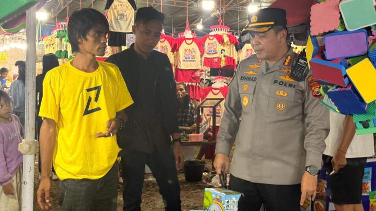 Kapolresta Bengkulu Kombes Pol Rahmad Hidayat Blusukan ke Festival Tabut, Imbau Pedagang Jaga Ketertiban