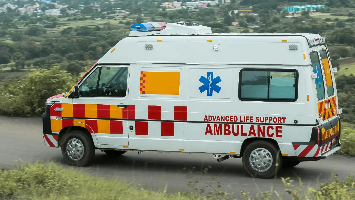 Pengemudi Ambulans Minta Prioritas saat Terjebak One Way di Jalur Puncak Bogor, Ini Alasannya