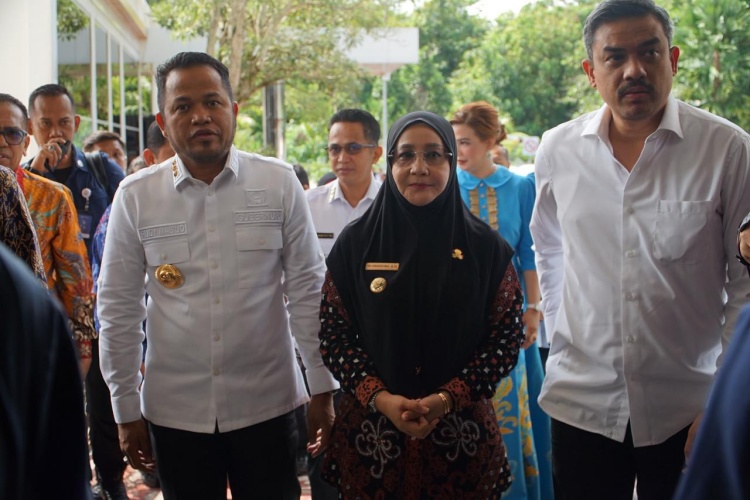Bupati Berau Sri Juniarsih Perkenalkan Cokelat Ekspor ke Menteri UMKM di Festival Balikpapan, Tembus Pasar Prancis