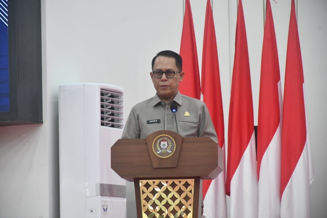 Pemprov Sulbar Kembali Raih Opini WTP ke-12 Berturut-turut, Sekprov Junda Serahkan Ranperda APBD 2025 ke DPRD