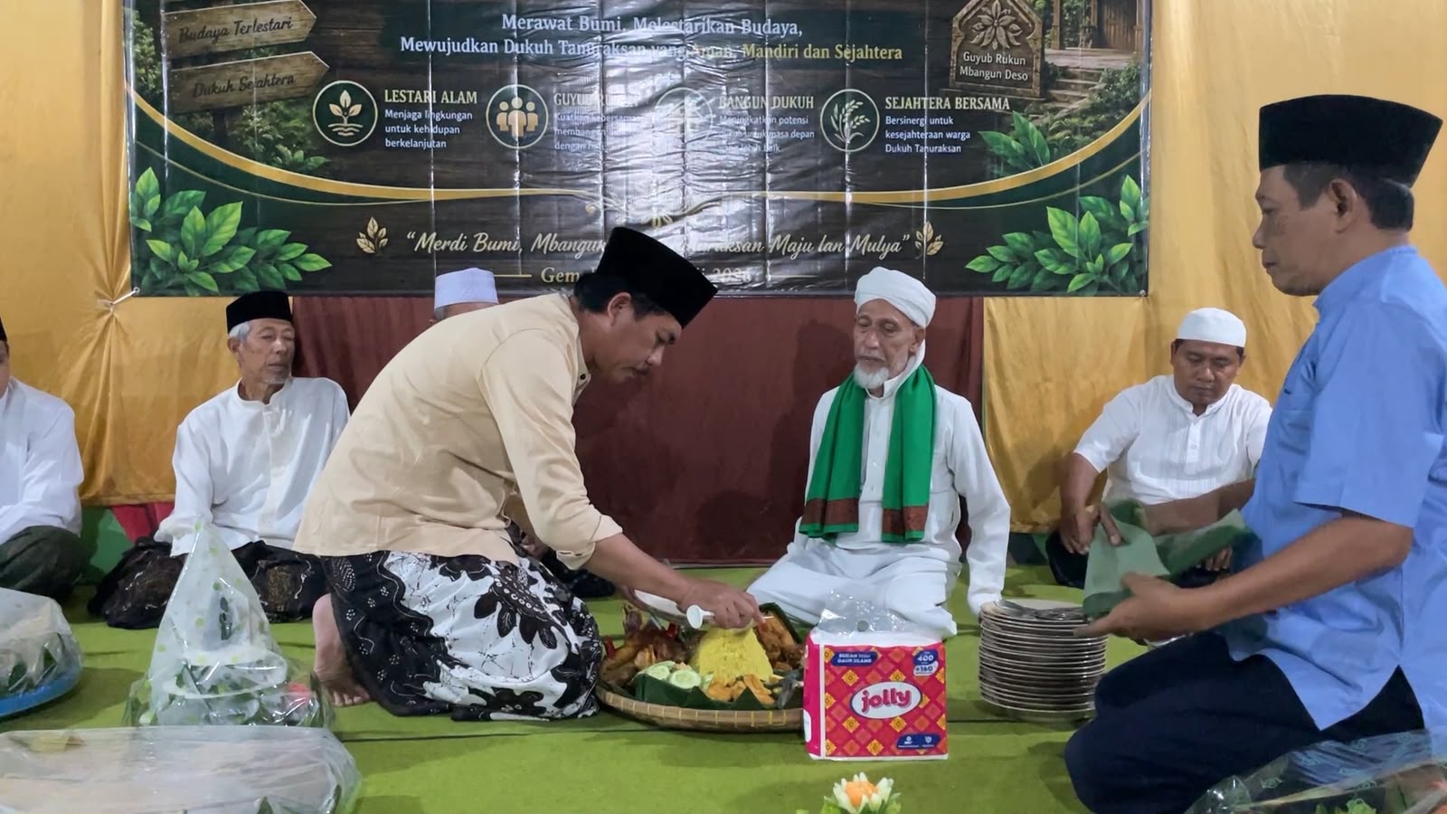 Warga Dukuh Tanuraksan Kebumen Gelar Merdi Bumi Perdana, Seluruh Desa Gemeksekti Kini Resmi Lestarikan Tradisi Syukur