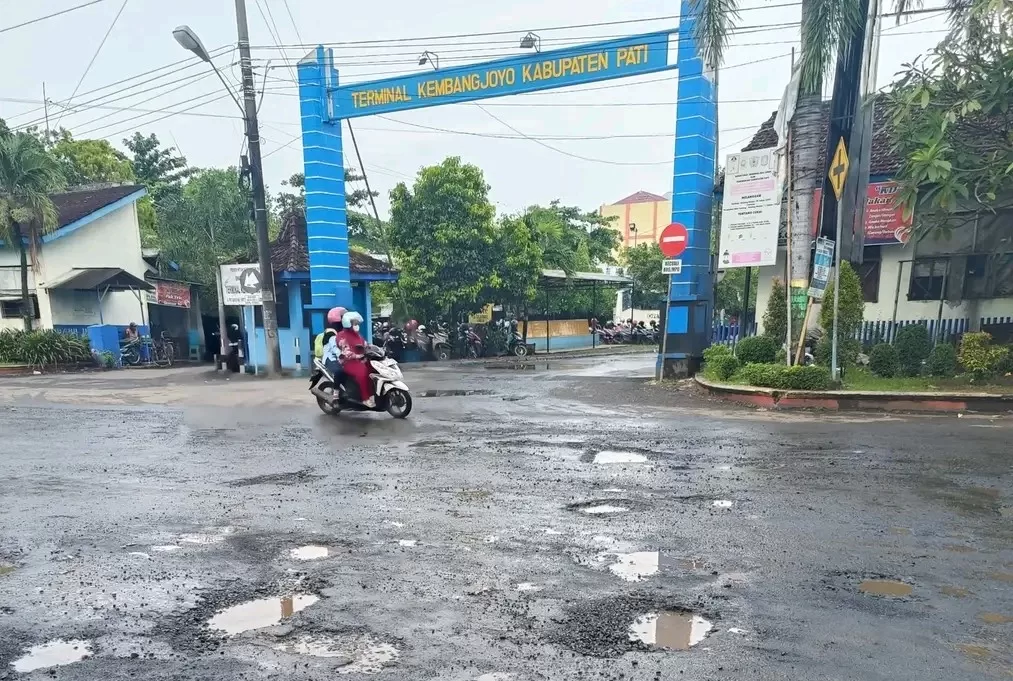 Rp 200 Miliar Digelontorkan untuk Jalan Rusak di Pati, Depan Terminal Kembangjoyo Jadi Prioritas Utama