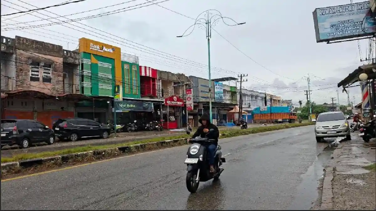 Hujan Intensitas Sedang hingga Lebat Guyur Aceh Timur sejak Pagi, BMKG Imbau Waspada Jalan Licin