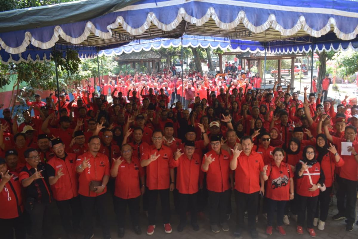 PDIP Kota Jogja Lantik 1.200 Kader Ranting, Gelar Simulasi Bencana dan Tanam 300 Pohon di Taman Legawong
