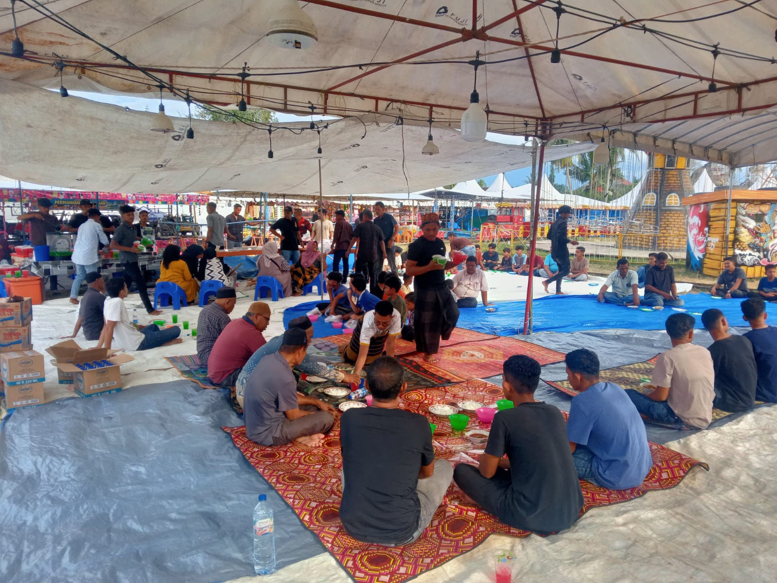 Pasar Malam Panteu Breuh di Aceh Utara Dibuka, 15 Anak Yatim Disantuni Sebelum Wahana Hiburan Beroperasi