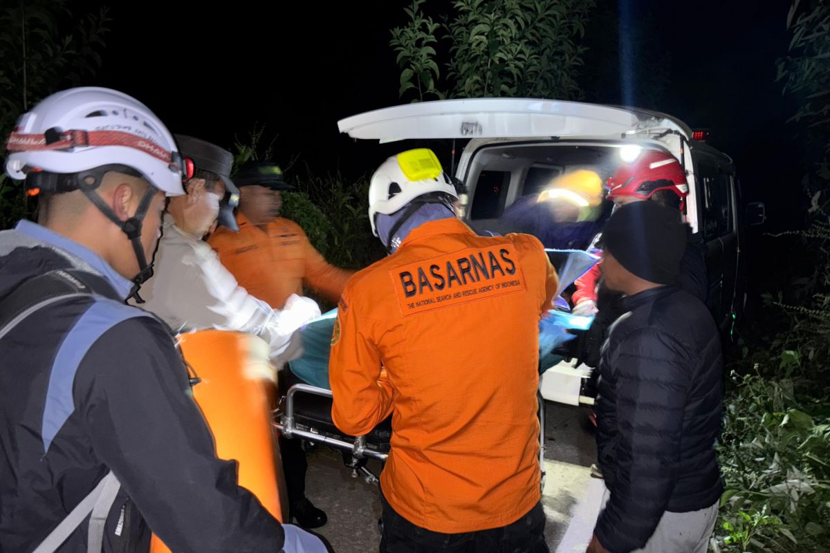 Tim SAR Gabungan Evakuasi Pendaki Hipotermia di Bukit Savana Lombok Timur, Korban Meninggal Dunia